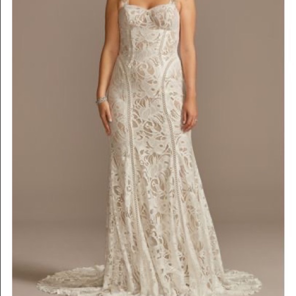 Removable strap, lace wedding dress - Picture 1 of 8
